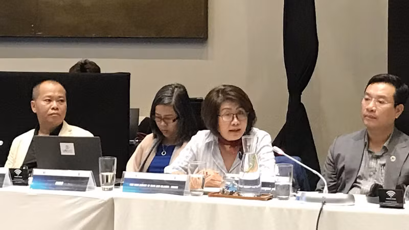 Các đại biểu trao đổi, thảo luận tại hội nghị.