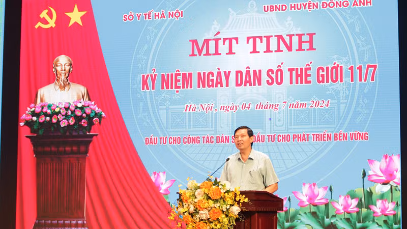 Lãnh đạo Sở Y tế Hà Nội phát biểu tại buổi mít-tinh.