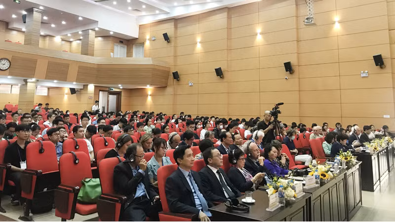 Các đại biểu dự hội nghị Y học Việt - Pháp