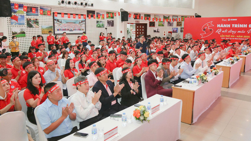 Các đại biểu tham gia khai mạc Hành trình Đỏ toàn quốc lần thứ XIII-năm 2025. Các đại biểu tham gia khai mạc Hành trình Đỏ toàn quốc lần thứ XIII-năm 2025.