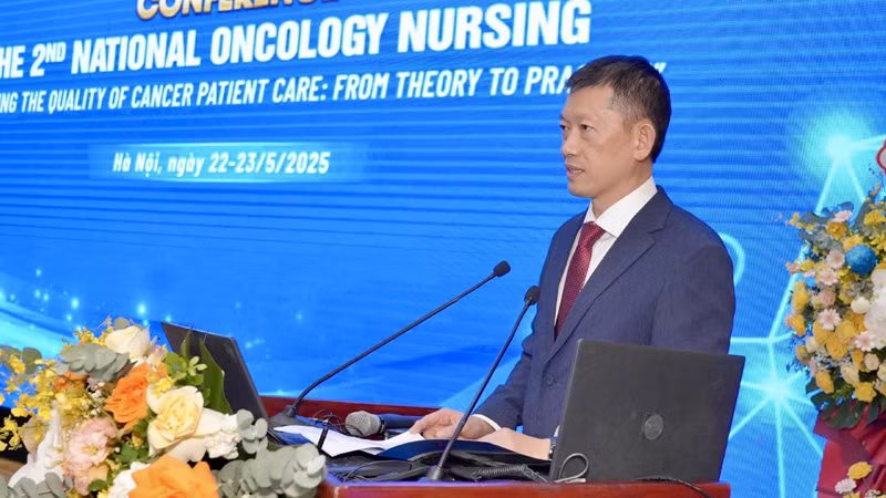 Tiến sĩ, bác sĩ Dương Huy Lương, Phó Cục trưởng Cục Quản lý khám, chữa bệnh (Bộ Y tế) phát biểu tại hội thảo.