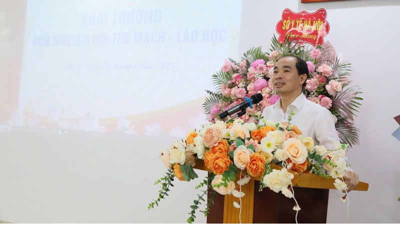 Phó Giám đốc phụ trách Sở Y tế Hà Nội Nguyễn Đình Hưng phát biểu ý kiến tại lễ khai trương. Phó Giám đốc phụ trách Sở Y tế Hà Nội Nguyễn Đình Hưng phát biểu ý kiến tại lễ khai trương.