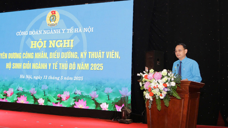 Chủ tịch Công đoàn ngành Y tế Hà Nội Trịnh Tố Tâm phát biểu tại hội nghị. Chủ tịch Công đoàn ngành Y tế Hà Nội Trịnh Tố Tâm phát biểu tại hội nghị.