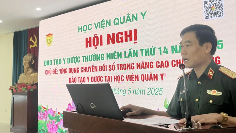 Giám đốc Học viện Quân y, Trung tướng, Giáo sư, Tiến sĩ Trần Viết Tiến phát biểu tại Hội nghị.