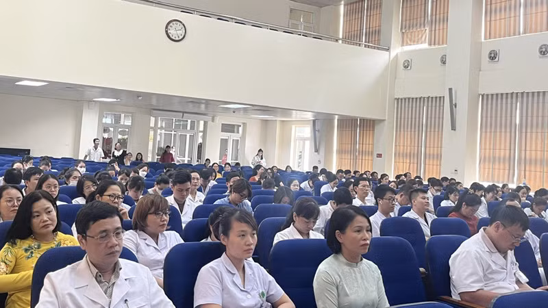 Các đại biểu tham dự lễ kỷ niệm.