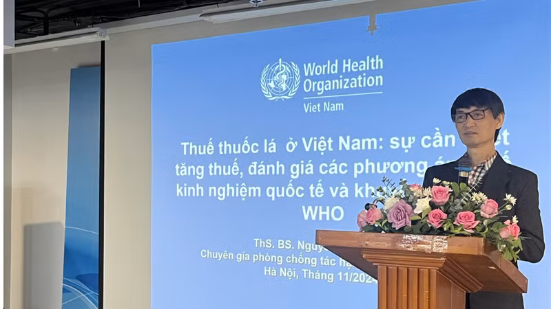 Thạc sĩ, Bác sĩ Nguyễn Tuấn Lâm đến từ WHO chia sẻ thông tin tại hội nghị.