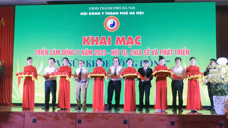 Cắt băng khai mạc Triển lãm Đông y năm 2023 - Hội tụ, chia sẻ và phát triển, có chủ đề "Vì sức khỏe cộng đồng"