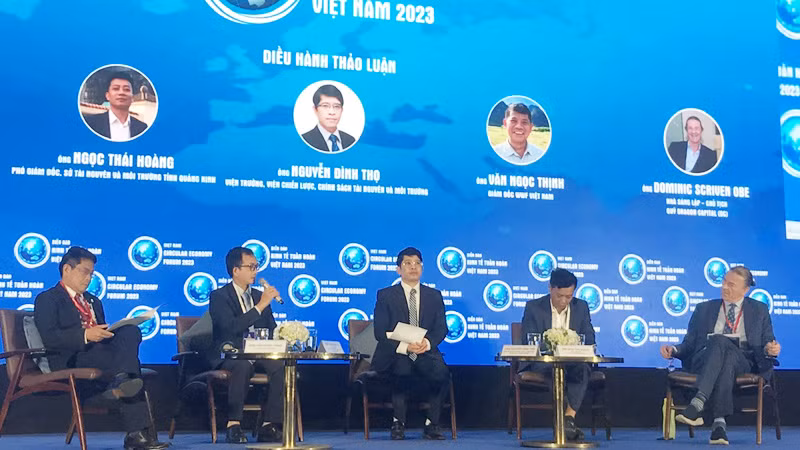 Các đại biểu trao đổi, thảo luận về thúc đẩy kinh tế tuần hoàn tại Việt Nam.