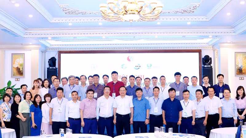 Các đại biểu chụp ảnh lưu niệm tại Hội nghị.