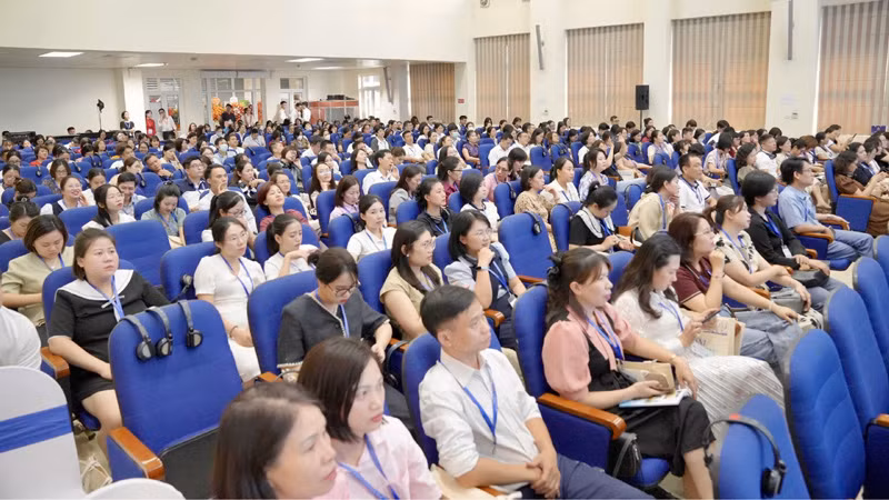 Các đại biểu tham dự hội thảo.