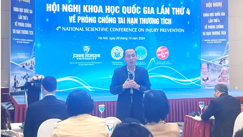 Các đại biểu trao đổi, thảo luận tại hội nghị