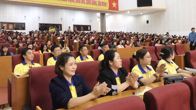 Các đại biểu tham dự Lễ phát động.