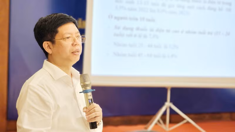 Phó Cục trưởng Quản lý Khám, chữa bệnh (Bộ Y tế) Nguyễn Trọng Khoa chia sẻ thông tin tại Hội thảo.