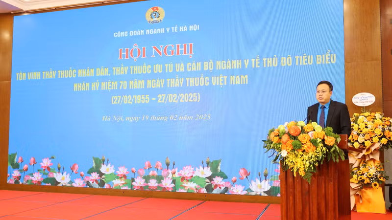 Chủ tịch Liên đoàn Lao động thành phố Hà Nội Phạm Quang Thanh phát biểu tại hội nghị.