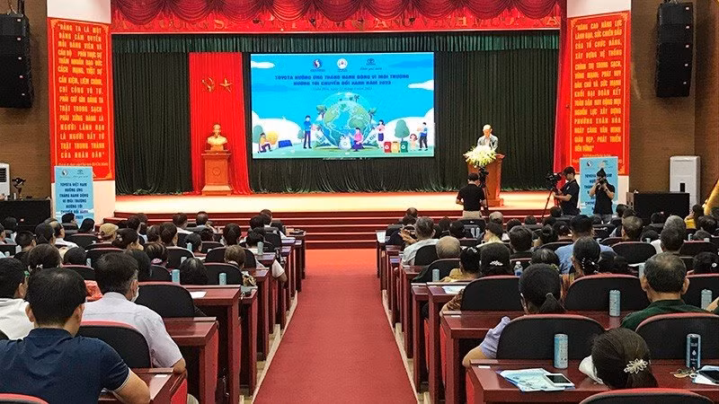 Toàn cảnh lễ phát động.