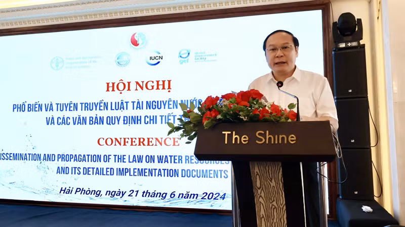 Thứ trưởng Tài nguyên và Môi trường Lê Công Thành phát biểu tại Hội nghị.