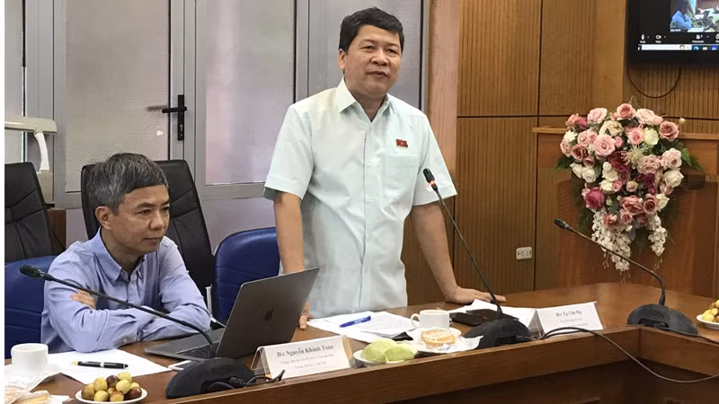 Các đại biểu trao đổi, thảo luận tại tọa đàm.