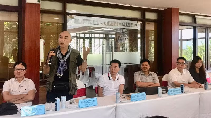 Các đại biểu trao đổi, thảo luận tại hội thảo