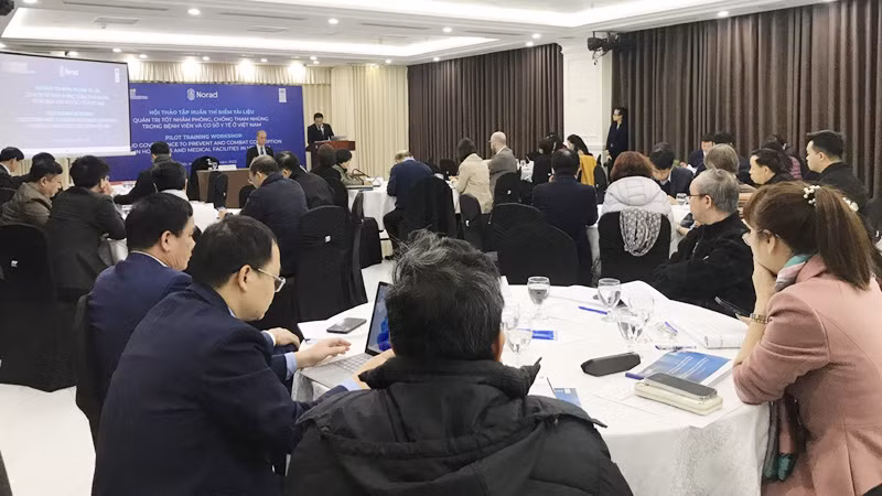 Các đại biểu tham dự hội thảo.