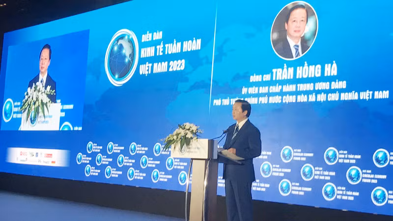 Phó Thủ tướng Chính phủ Trần Hồng Hà phát biểu ý kiến tại Diễn đàn.