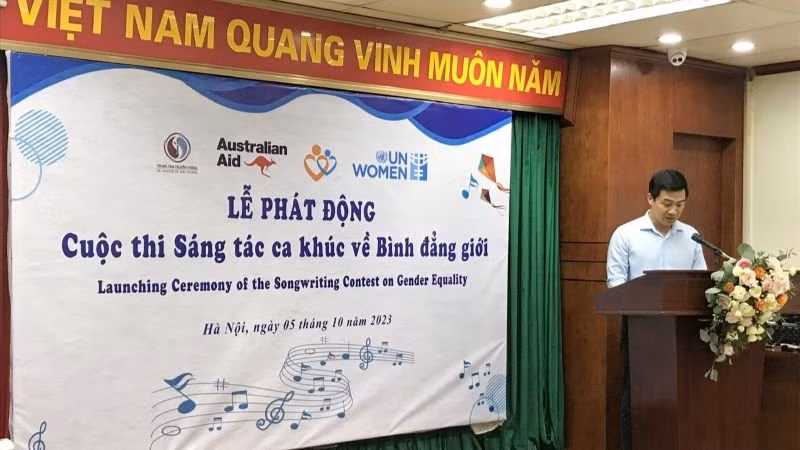 Ông Vũ Minh Lý, Phó Giám đốc Trung tâm Truyền thông tài nguyên và môi trường phát biểu tại lễ phát động cuộc thi.