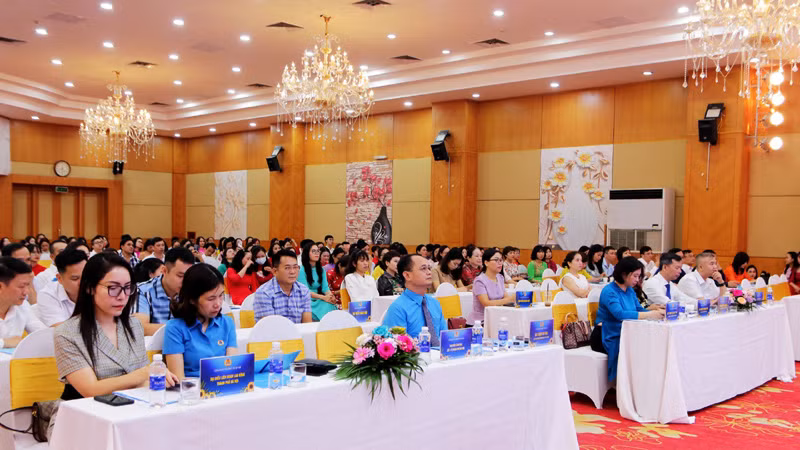 Toàn cảnh hội nghị.