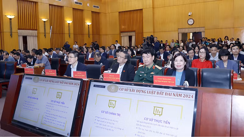 Các đại biểu tham dự Hội nghị.