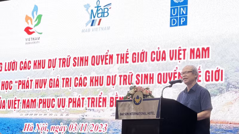 Giáo sư, Tiến sĩ Nguyễn Hoàng Trí, Chủ tịch Ủy ban quốc gia Chương trình Con người và Sinh quyển Việt Nam phát biểu ý kiến tại sự kiện.