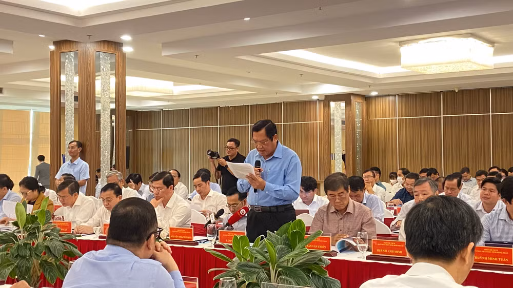 Đại biểu đóng góp ý dự thảo Luật Đất đai (sửa đổi).