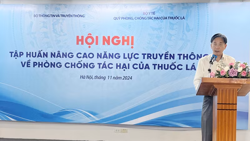 Lãnh đạo Bộ Thông tin và Truyền thông phát biểu tại hội nghị.