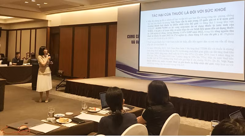Đại diện đến từ Bộ Y tế chia sẻ thông tin tại hội thảo.