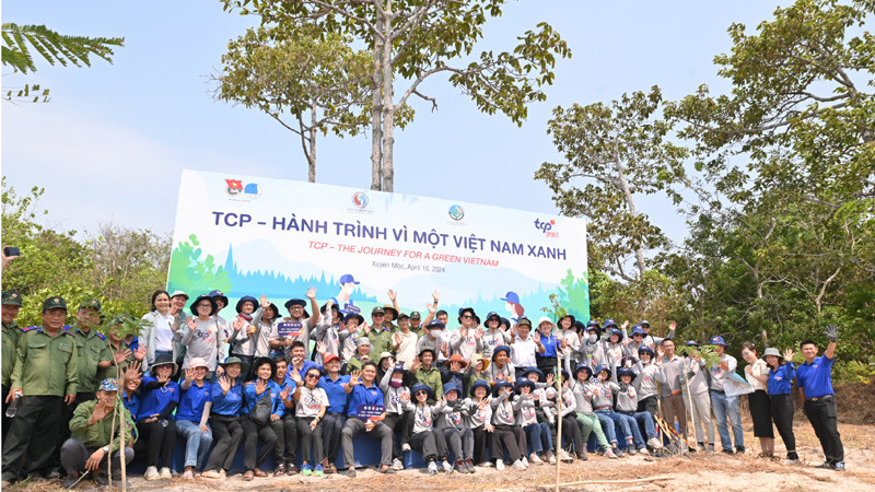 Các đại biểu chụp ảnh lưu niệm tại Chương trình.