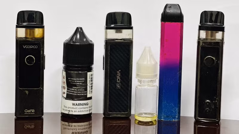 Thiết bị điện tử và chất tinh dầu dễ bị phối trộn ma túy, chất gây nghiện.