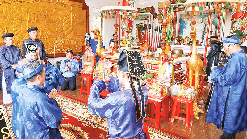 Lễ tế tri ân thủy tổ ngành nghề yến sào.