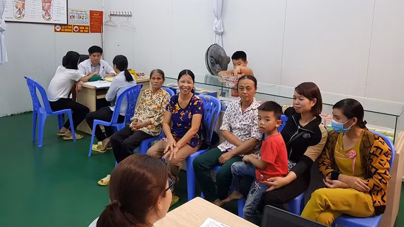 Khám bệnh tại Phòng khám đông y Bách Thông đường (thị trấn Kẻ Sặt, huyện Bình Giang, tỉnh Hải Dương).