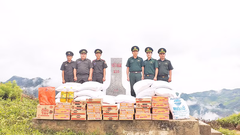 Khám, phẫu thuật thay thủy tinh thể miễn phí cho người có công 