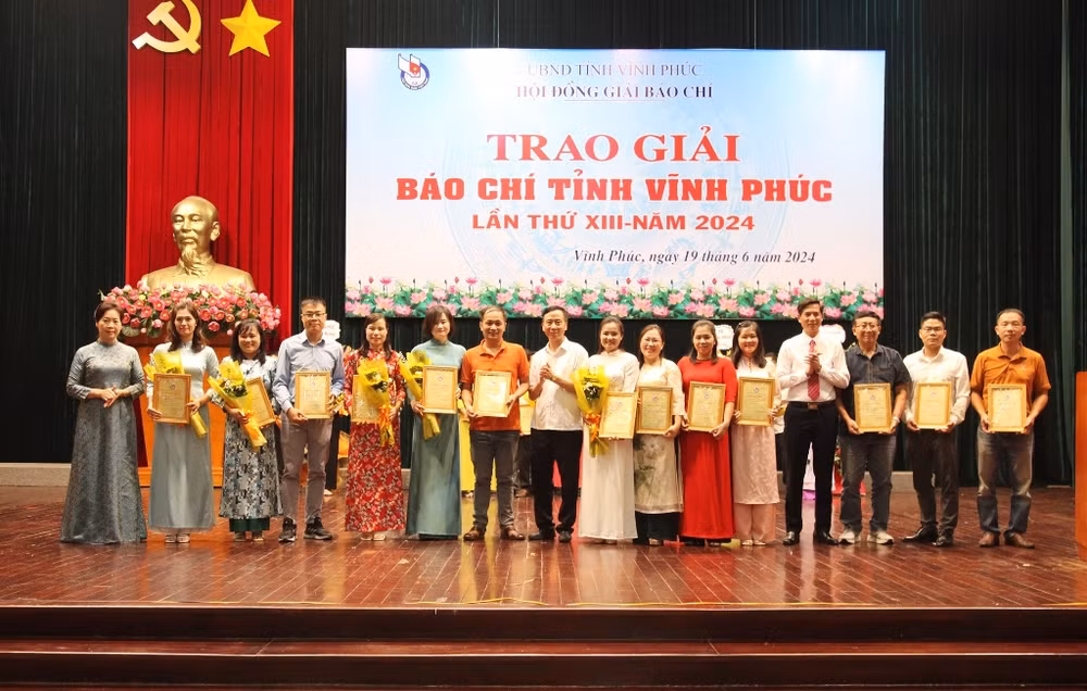 Các tác giả được nhận giải C.