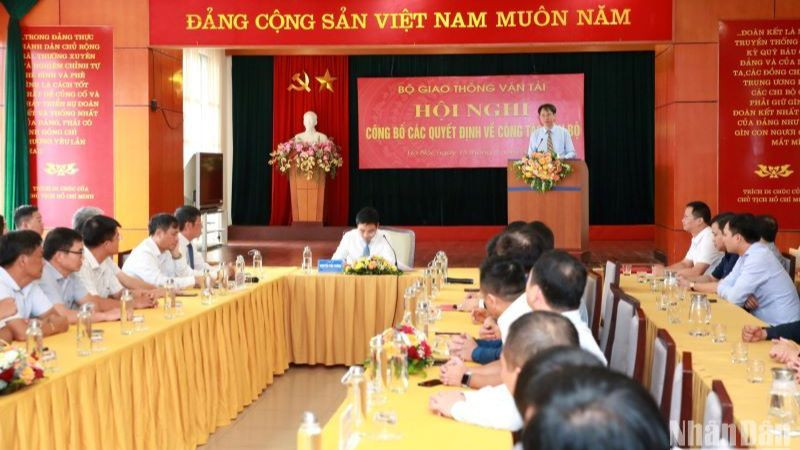 Hội nghị công bố các quyết định về công tác cán bộ của Bộ Giao thông vận tải ngày 15/8.