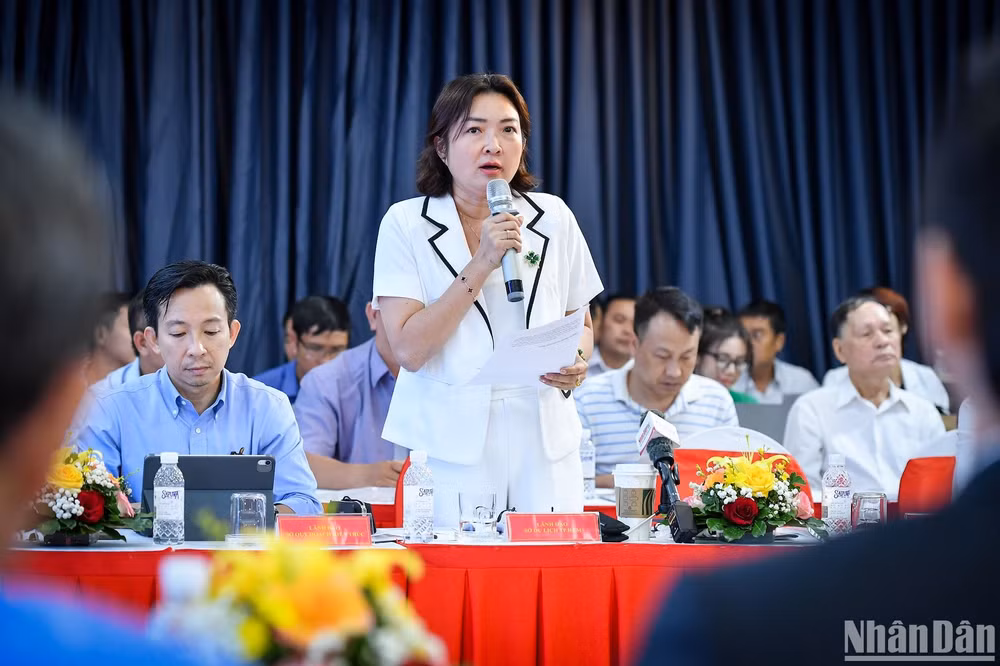 Bà Bùi Thị Ngọc Hiếu, Phó Giám đốc Sở Du lịch Thành phố Hồ Chí Minh phát biểu tại hội thảo.