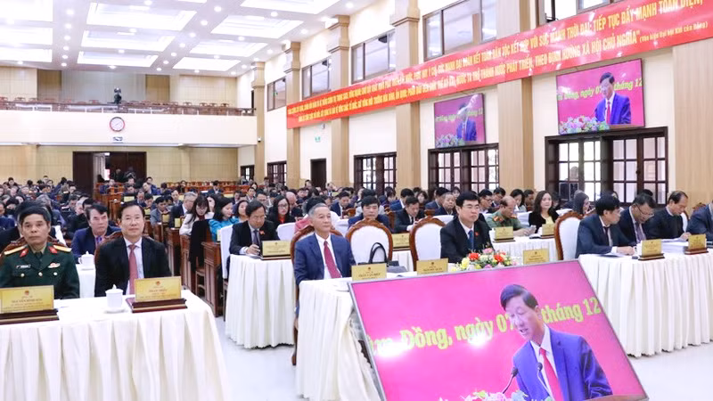 Các đại biểu tham dự kỳ họp.