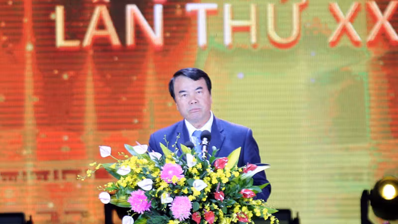 Phó Chủ tịch Ủy ban nhân dân tỉnh Lâm Đồng Phạm S phát biểu tại lễ khai mạc.