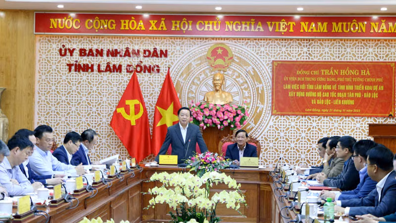 Quang cảnh buổi làm việc.