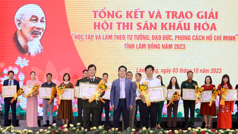 Đội thi Công an tỉnh Lâm Đồng và huyện Đơn Dương đoạt giải Nhì.