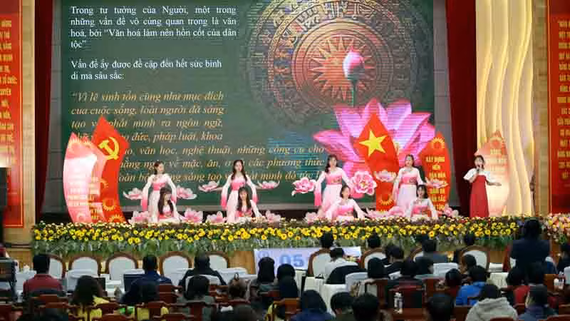 Thí sinh tham gia vòng thi hùng biện.