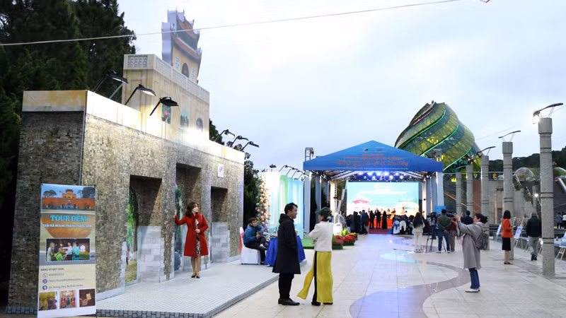 Nét văn hóa Hà Nội giữa xứ ngàn hoa Đà Lạt.