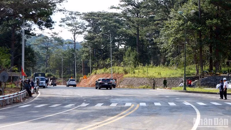 Từ 9 giờ ngày 29/12, tuyến đèo Prenn thông xe tạm thời để phục vụ nhu cầu đi lại dịp Tết Dương lịch 2024.