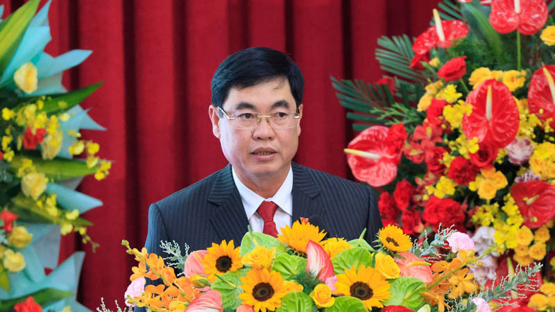 Đồng chí Trần Đình Văn phát biểu ý kiến tại buổi gặp mặt kỷ niệm 65 năm Trường Đại học Đà Lạt hình thành và phát triển.