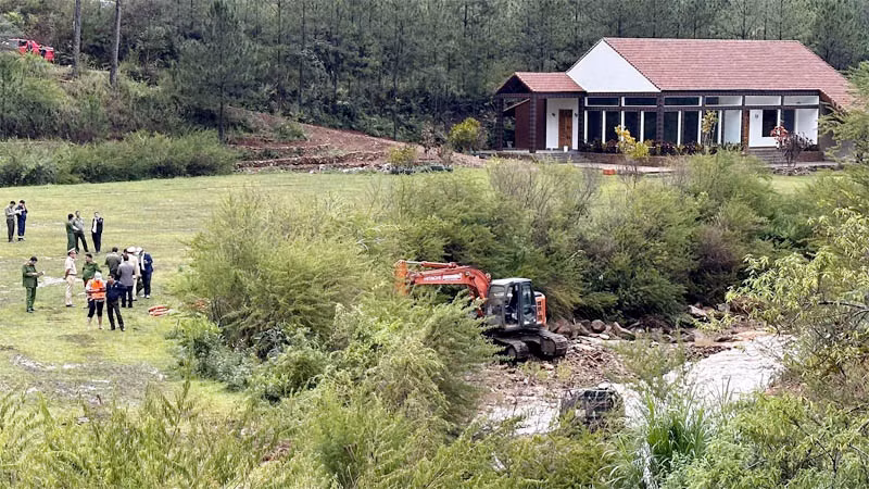 Cơ quan chức năng tiếp tục điều tra làm rõ nguyên nhân tai nạn.