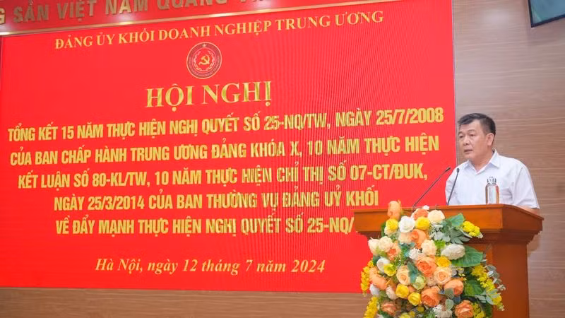 Đồng chí Nguyễn Đức Phong, Phó Bí thư Thường trực Đảng uỷ Khối Doanh nghiệp Trung ương phát biểu kết luận hội nghị