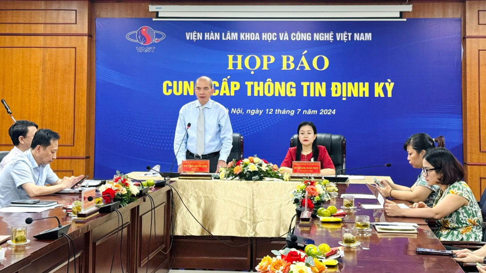 Quang cảnh buổi họp báo.